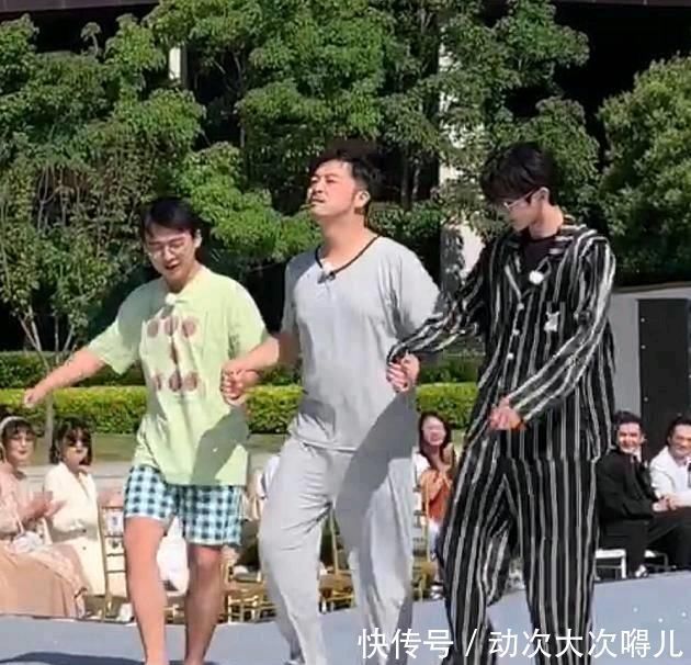 节目|邓超现身《奔跑吧8》,谁注意到他的出场方式忍不住回放好几次