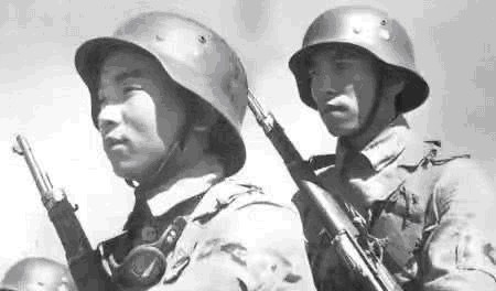 兵王|传奇“兵王”晚年看电影，哈哈大笑着离开人世，他看到什么了？