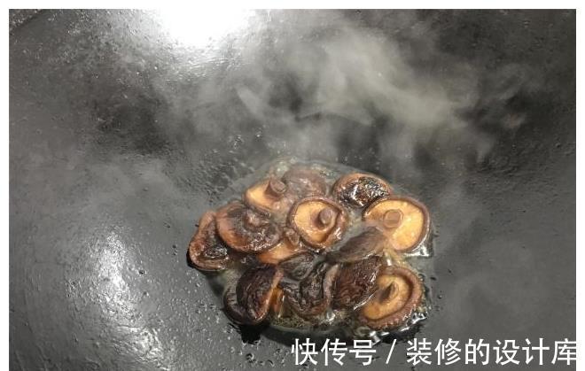 诱人|香菇青菜，香菇用冷水泡还是热水泡？许多人错了，难怪炒出来不香
