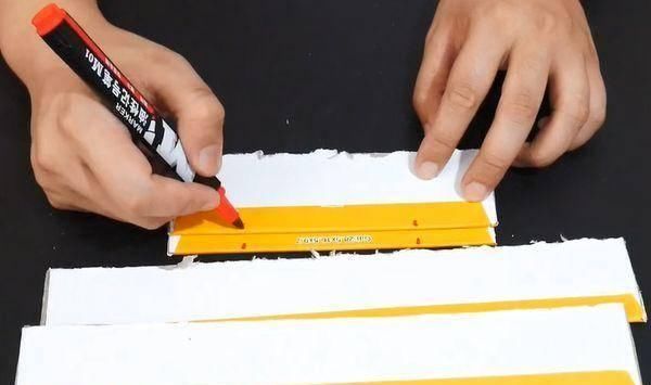 空鞋盒我从来不扔,用刀割一圈,放衣柜太实用了,做5个都不嫌多