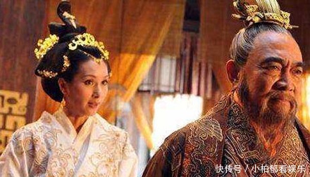 落魄|落魄公子向农夫讨饭吃却收到土块，公子大怒，随从却说：这是吉兆