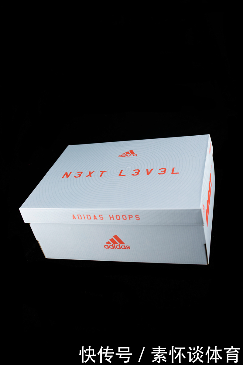 adidas 顶级缓震!颜值新巅峰!adidas憋了一年的大招悄悄登场