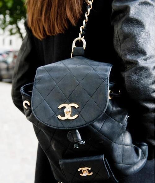 找回童年的天真无邪,背双肩包出门就对了,实用又时髦