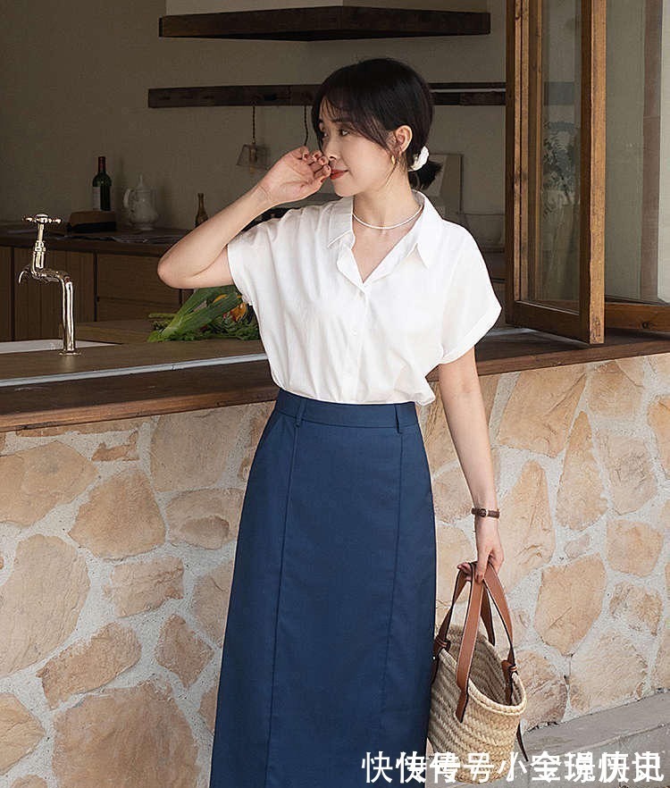 衬衫 初秋只需这3件单品就够了:针织衫、半身裙、衬衫,打造高级感