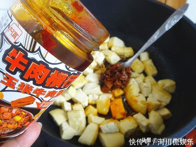 老两口的晚餐,两道小菜,不精致但温暖,网友:这么吃真好,点赞