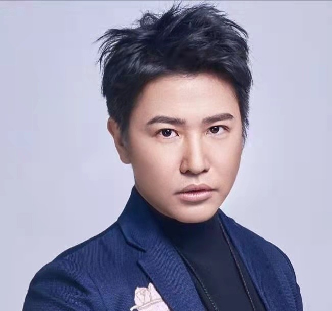 成龙|和汪涵“闹翻”被成龙婉拒,给郭德纲“下跪”的欧弟,哪去了