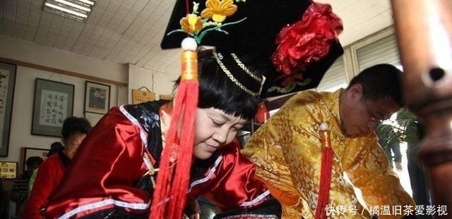 无话可说|乾隆七世孙戴上亿玉扳指,专家建议上交,他回6字让专家无话可说