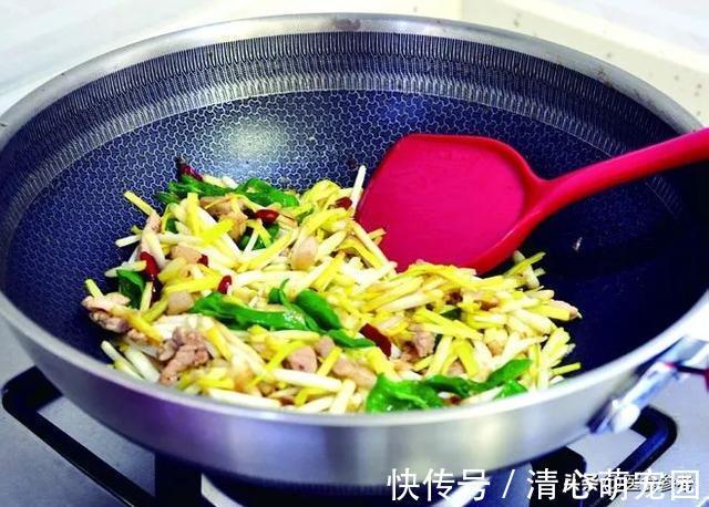 小技巧|小技巧：使用不粘锅时，一定要注意这几点，否则早早坏了太可惜