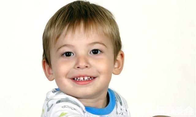 三翻六坐九爬|宝宝“智力低下”的5个暗号,出现其中一个,父母就不能大意