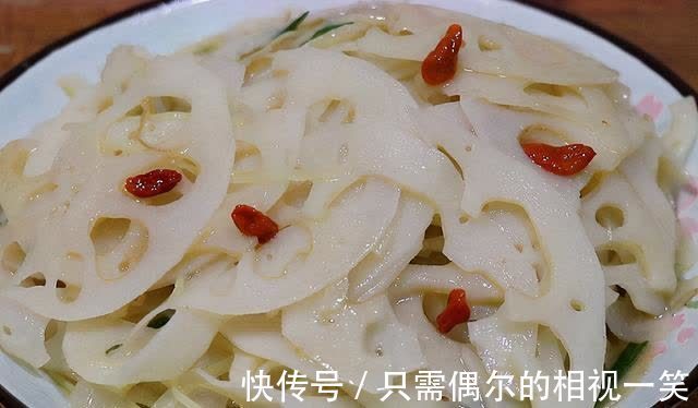 莲藕一焯水就发黑?多做这1步,藕片白净脆爽更入味