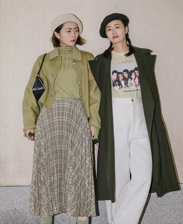 讲真！穿优衣库就服这些50+女性，她们的早春穿搭，时髦高级