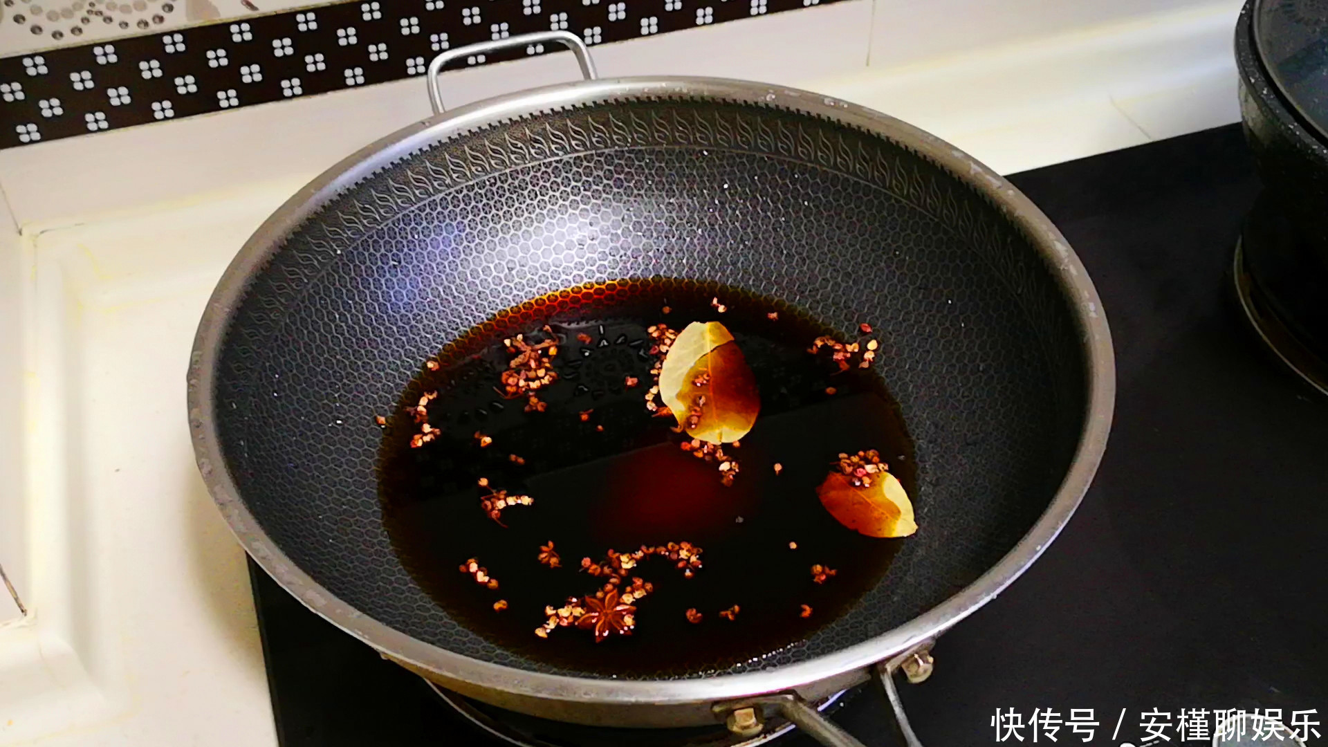 爽口|腌黄瓜有诀窍,学会这种懒人做法,香脆爽口,一次秘制5斤不够吃