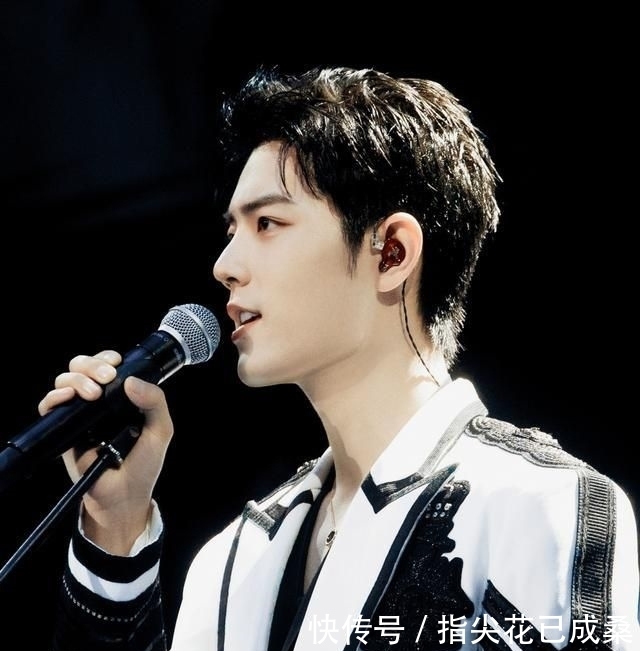 央视《新闻1+1》批评教师违规案例时,出现“肖战糊了”四个字!