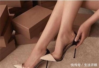 这款简约大气的高跟鞋,自然彰显出高级感