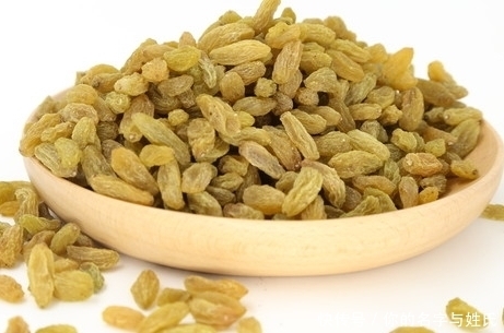 葡萄干|葡萄干和此物一起泡，睡前一杯，延缓皱纹生长，皮肤水润，助睡眠