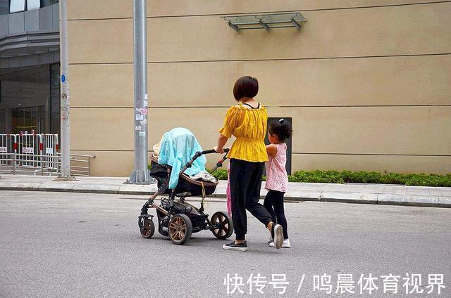 小浩|姥姥把孩子带到3岁，奶奶却想“收网”，好在宝爸是个明白人
