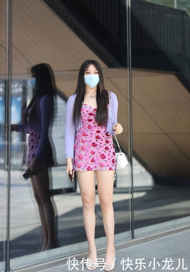 当短裤遇到短裙,可谓“针尖对麦芒”,只有身材卓越才能较高下!