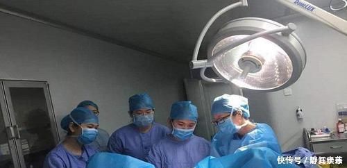 巴掌|孕妈“分娩”时疼痛难忍，丈夫直接就是一巴掌，一旁的医生看愣了