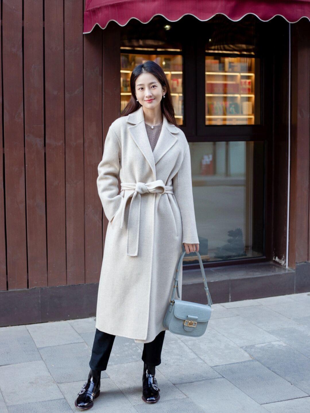 搭配 这才是优雅女人该有的“大衣”搭配,超显气质,简约不挑人