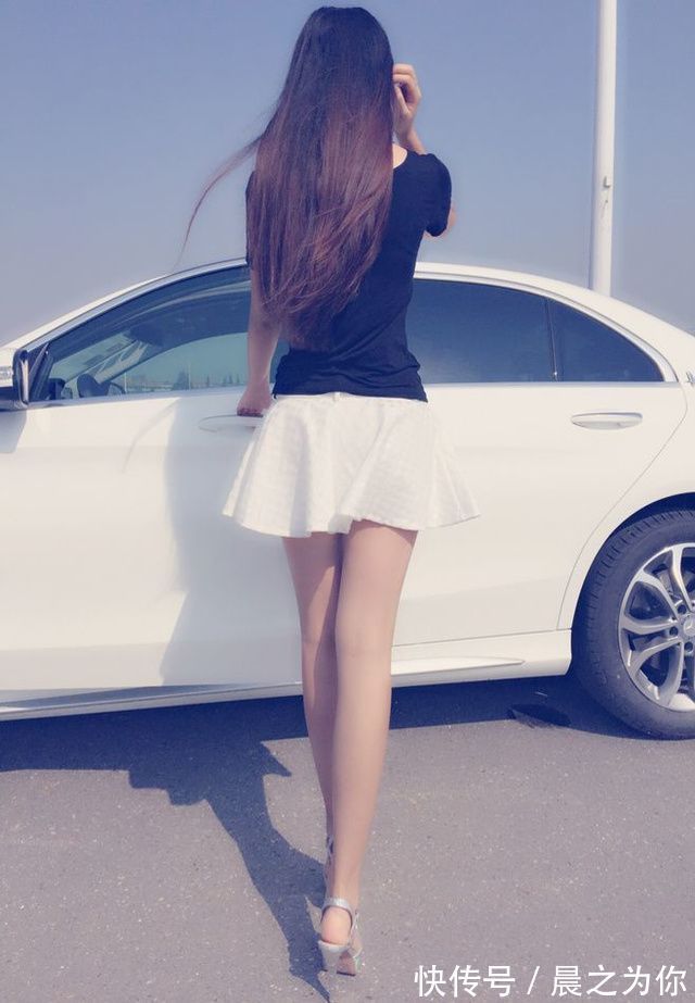 丝袜 清爽迷人的尖头细跟高跟鞋配上丝袜,身材展现的优雅迷人!