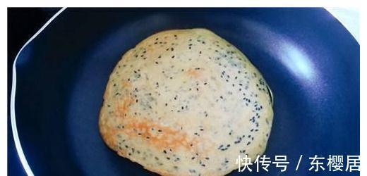 平底锅|想吃蛋卷不要买，不用烤箱，一搅拌一摊就吃，是小时候的味道