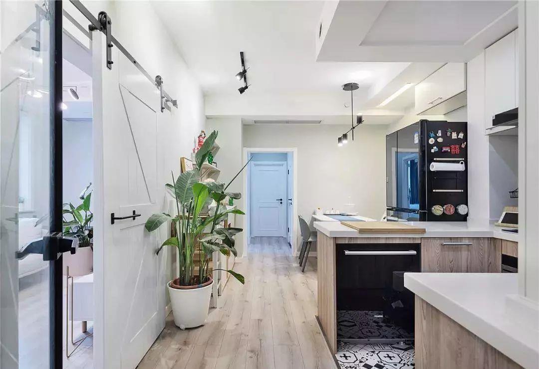 浅灰色|她的70平现代简约小家,客厅加张床,二室变三居,时尚又舒适!