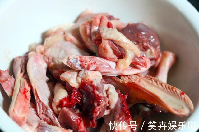 味道|炖老鸭汤时，别直接下锅炖，多加“2步”，汤汁浓郁味道鲜，解馋