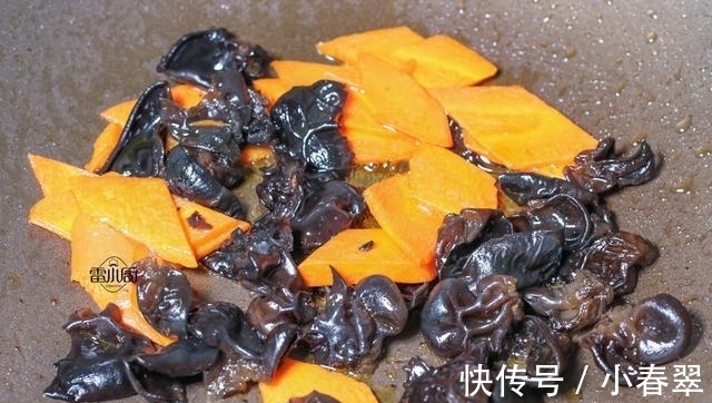 雷小厨|豆腐别再炖着吃了，加这两食材一起炒，喷香下饭，天天吃都不够！