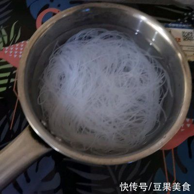 勺油|「鱼小厨：蒸」超简单大菜-蒜蓉粉丝蒸扇贝