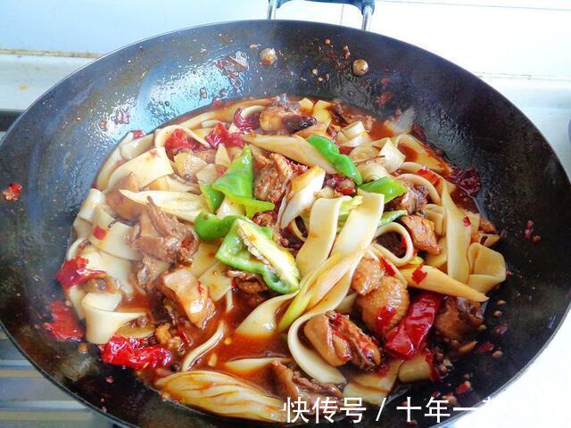 看我家周末午餐，饭菜一锅出，荤素搭配省钱省力，真好吃