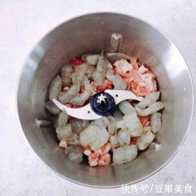 这道虾仁鲜肉馄饨发到朋友圈，留言全说被馋哭