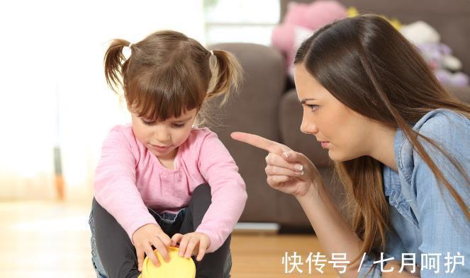 言行|孩子的这个小动作吓到妈妈了,原来都是自己影响的,父母注意言行