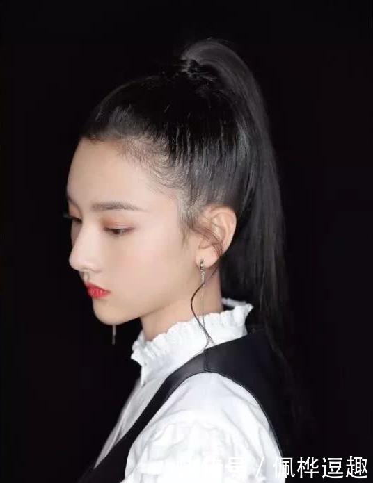 烫发|发型师透露:这3种发型留久了,会加速“脱发”,发际线还易上移