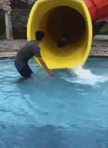 |搞笑GIF：女朋友总是这样出现 我的小心脏都快受不了了