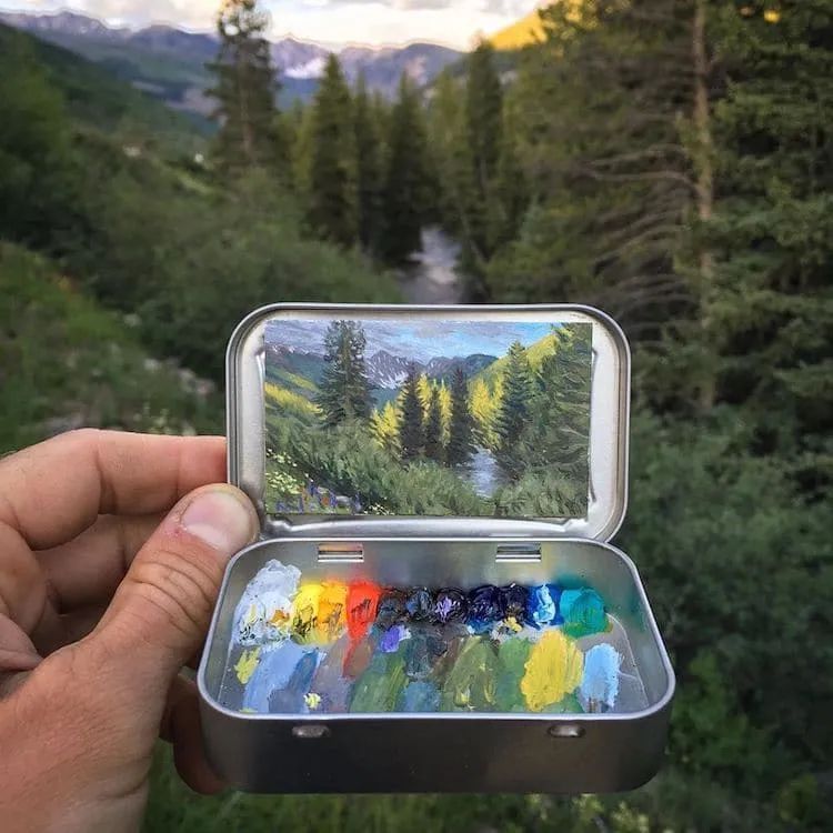 他是行走的照相机,一个比手掌还小的画板,画出超写实的风景