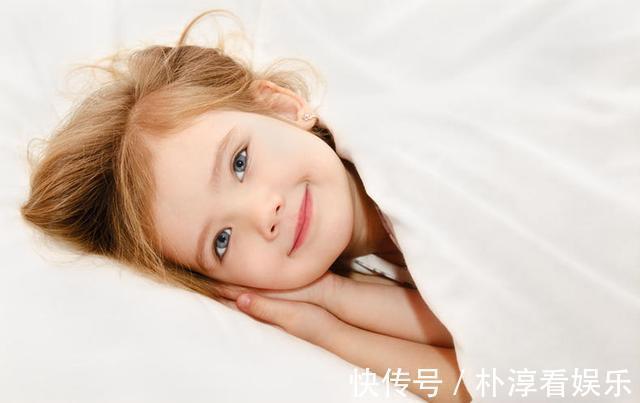 宝妈|2.5米的床一家三口睡,老公还说挤,宝妈半夜一探究竟