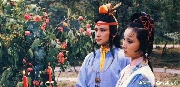 丫环@晴雯告诉林黛玉一个关于贾宝玉的秘密,王夫人知道后,立刻撵走她