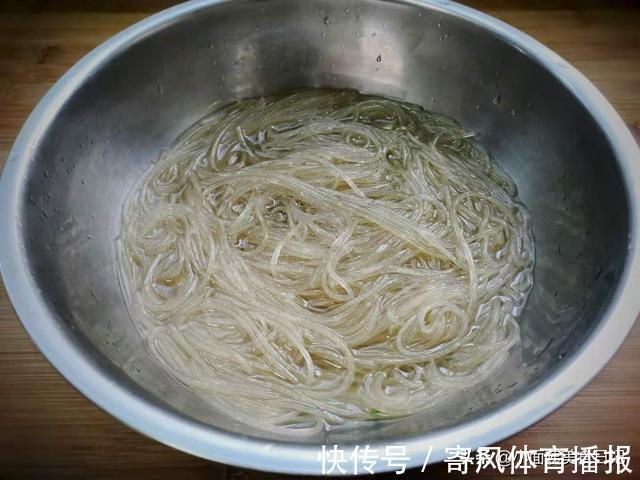 土豆粉|冬季遇到此菜别手软，一次囤10斤，不怕过期，随手一炒越嚼越香