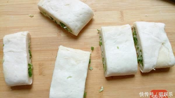 烧饼也能自己做,和面很关键,面软油酥香比买的还好吃