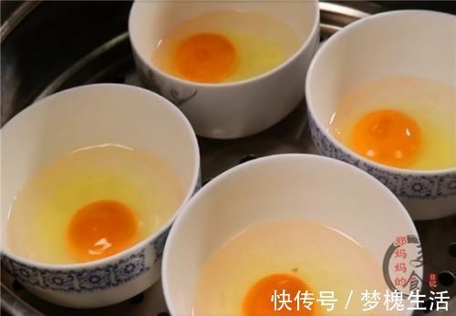 诀窍|荷包蛋不可直接下锅煮,教你饭店的诀窍,一锅煮4个,个个圆溜溜
