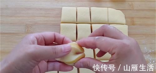 核桃酥这样做太好吃了,外面酥脆直掉渣,内里绵软又香甜,真过瘾