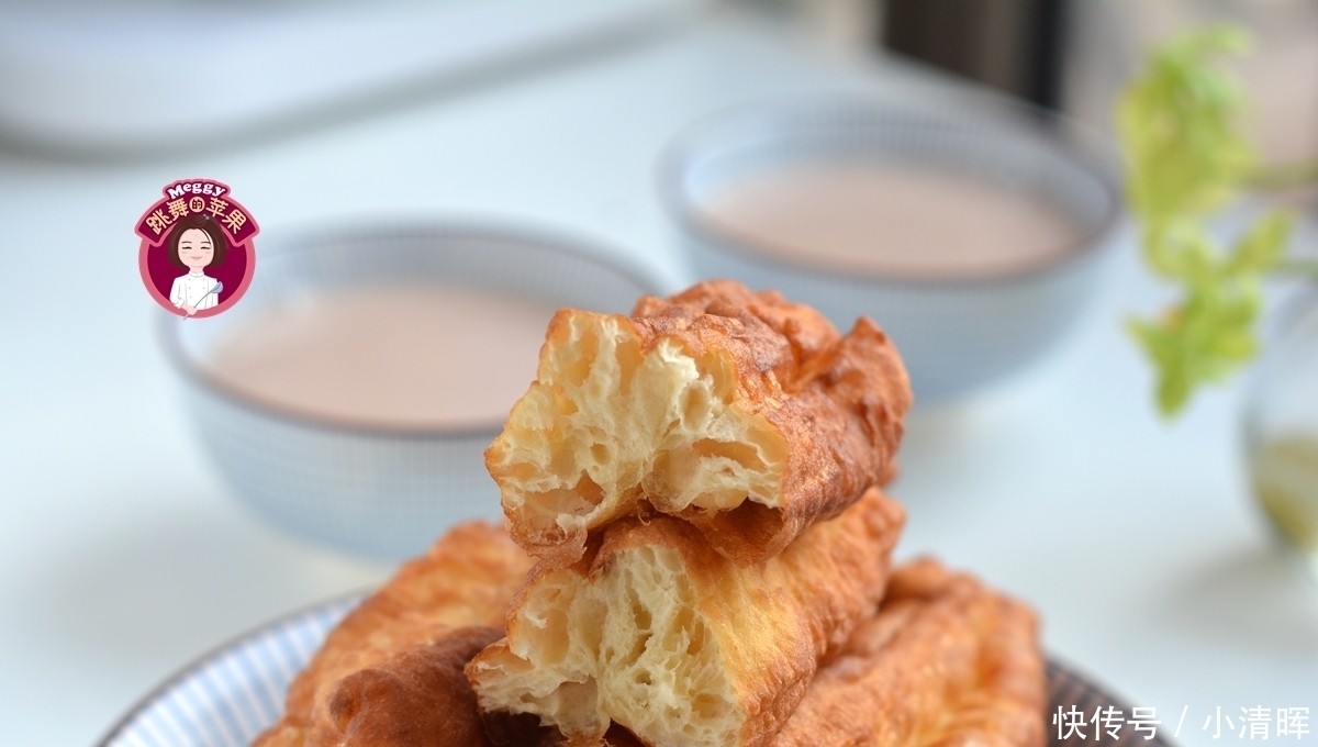 手快|两种方法做出蓬松大油条，手快只要半小时，外酥里嫩太解馋了