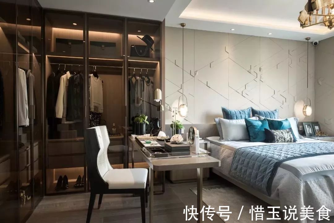 卧室内|还在买衣柜现在流行“挖墙”装衣橱!