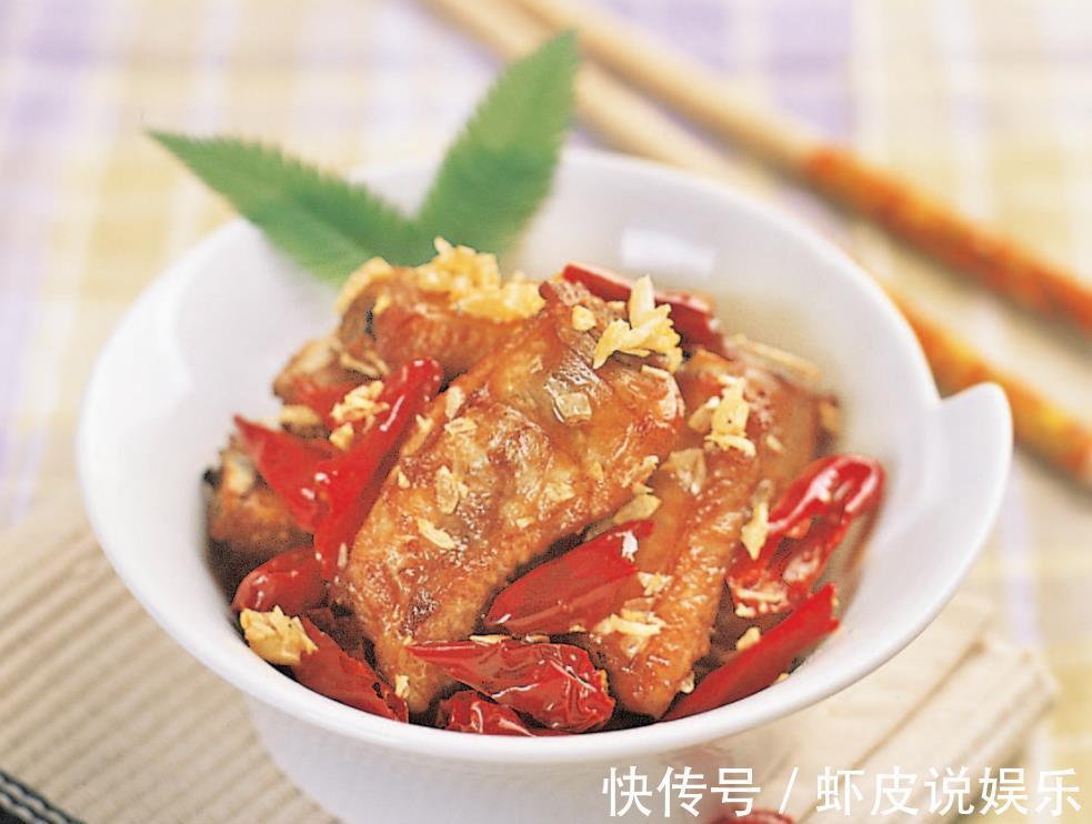 晚餐来份蒜香口味的排骨,下饭下酒,回味悠长