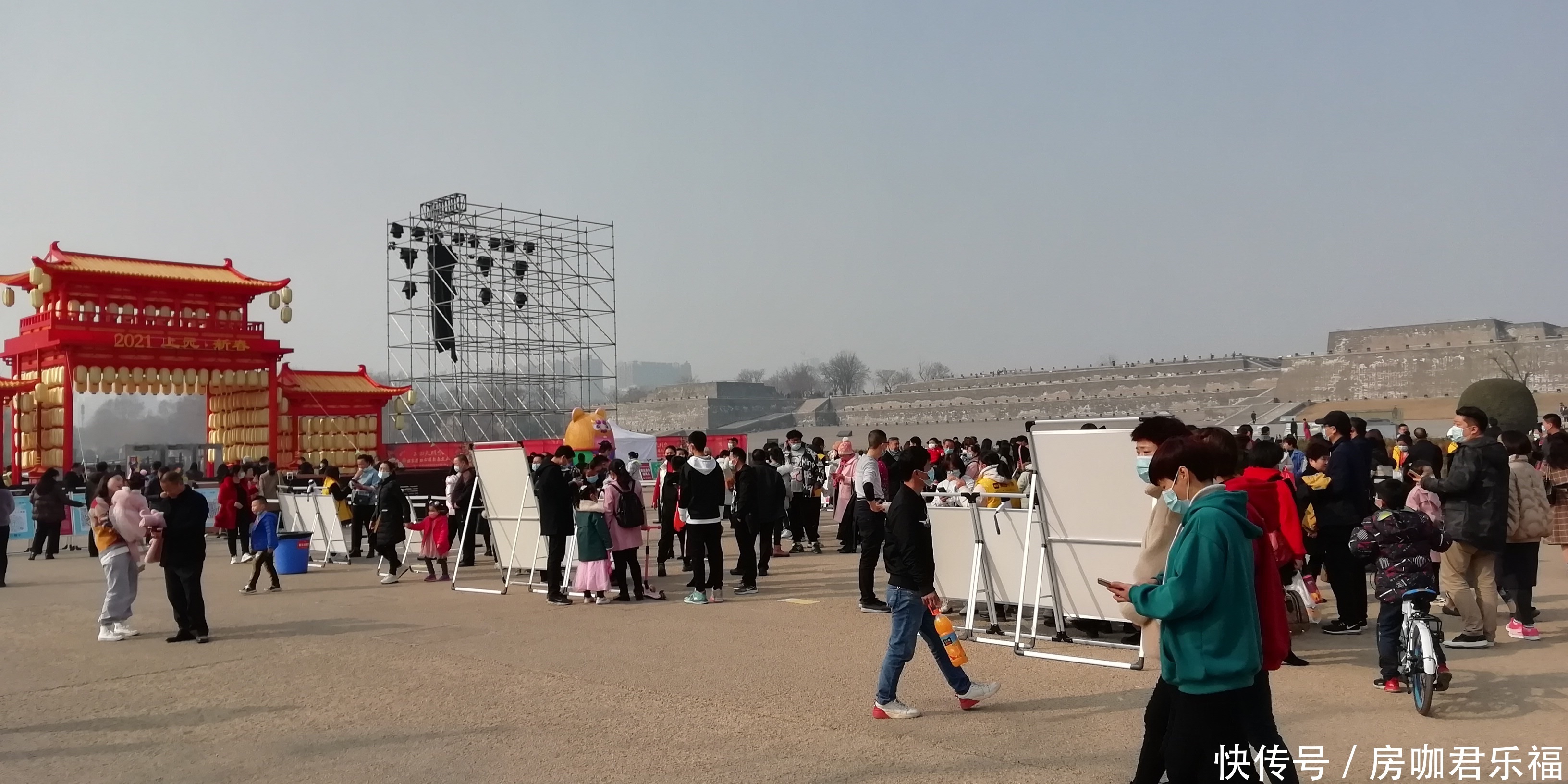 中年|大年初六!西安大明宫很热闹,现场人山人海排队参观!