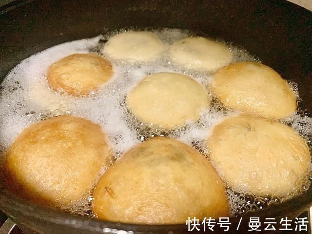 酥脆|油炸糕怎样做酥脆鼓大泡？掌握两个小技巧，各个空心不开裂