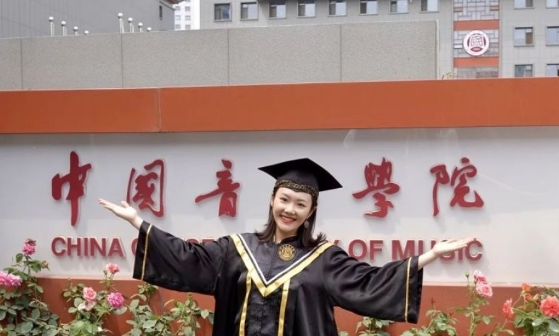 木兰舟&她是首位博士级歌唱家,曾12次登上春晚舞台,如今42岁风采依旧