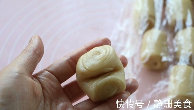 经典糕点蛋黄酥做法,7步就可上烤箱,外酥内软好吃不用花钱买