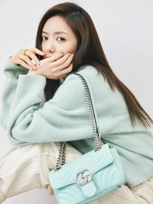 扔掉你的卫衣吧，太土了！现在流行穿“香菜衣”，时髦舒适还高级