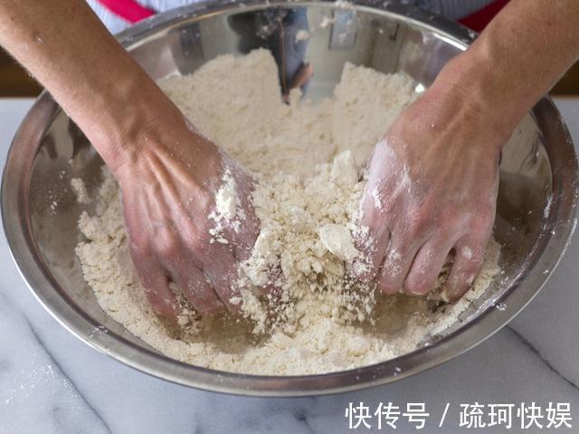 做法|做凉皮时，要不要加淀粉老师傅教你正确做法，口感爽滑又筋道